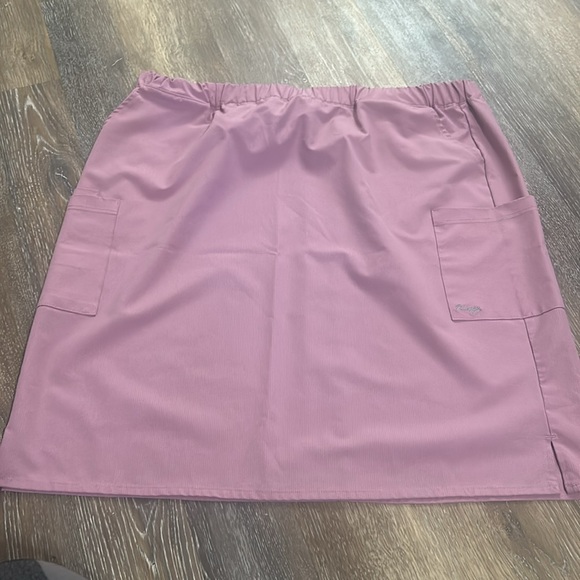 C. Saucy, 2XL, 24.5 length, dusty rose, scrub skirt - Picture 4 of 5